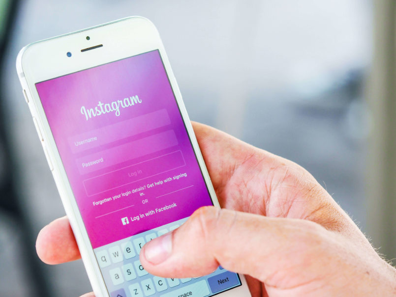 instagram log on screen